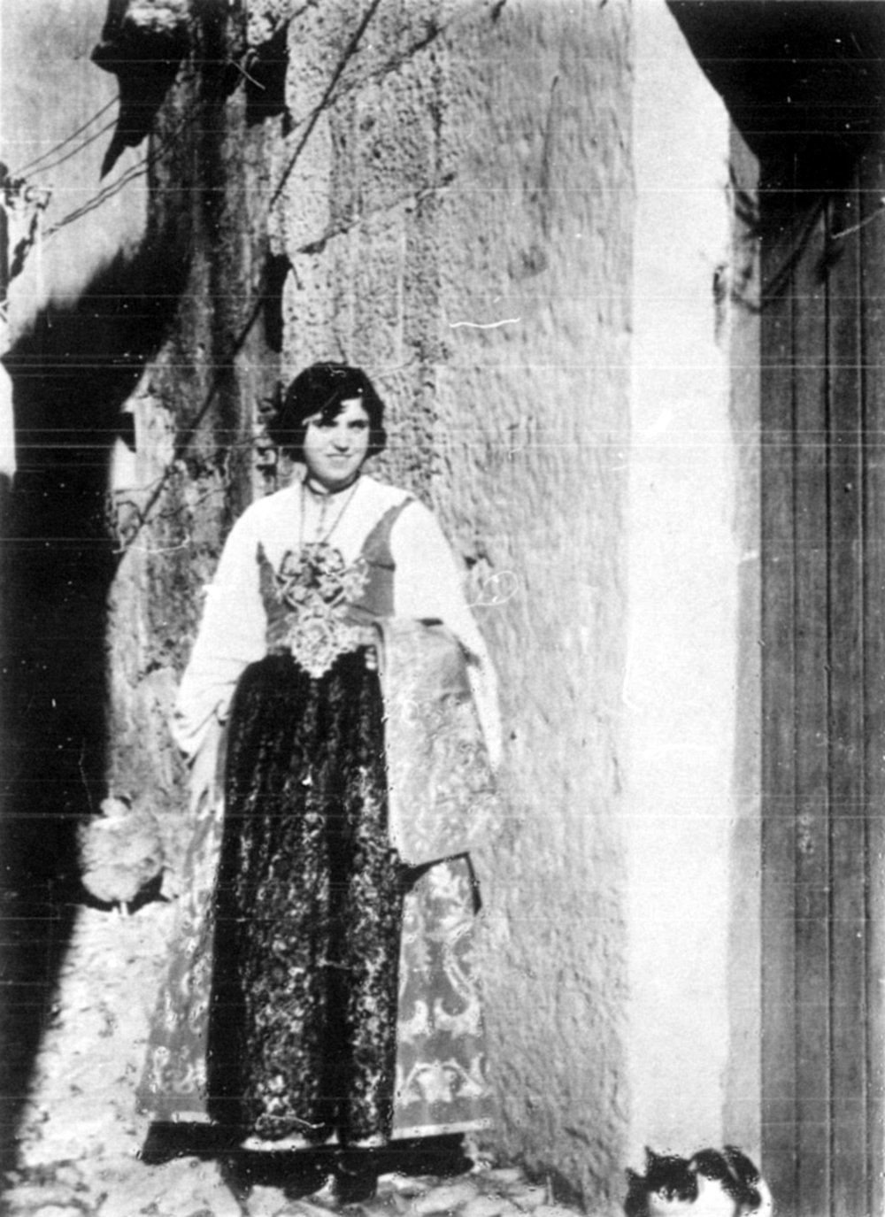 Women's costume of Piana degli Albanesi.