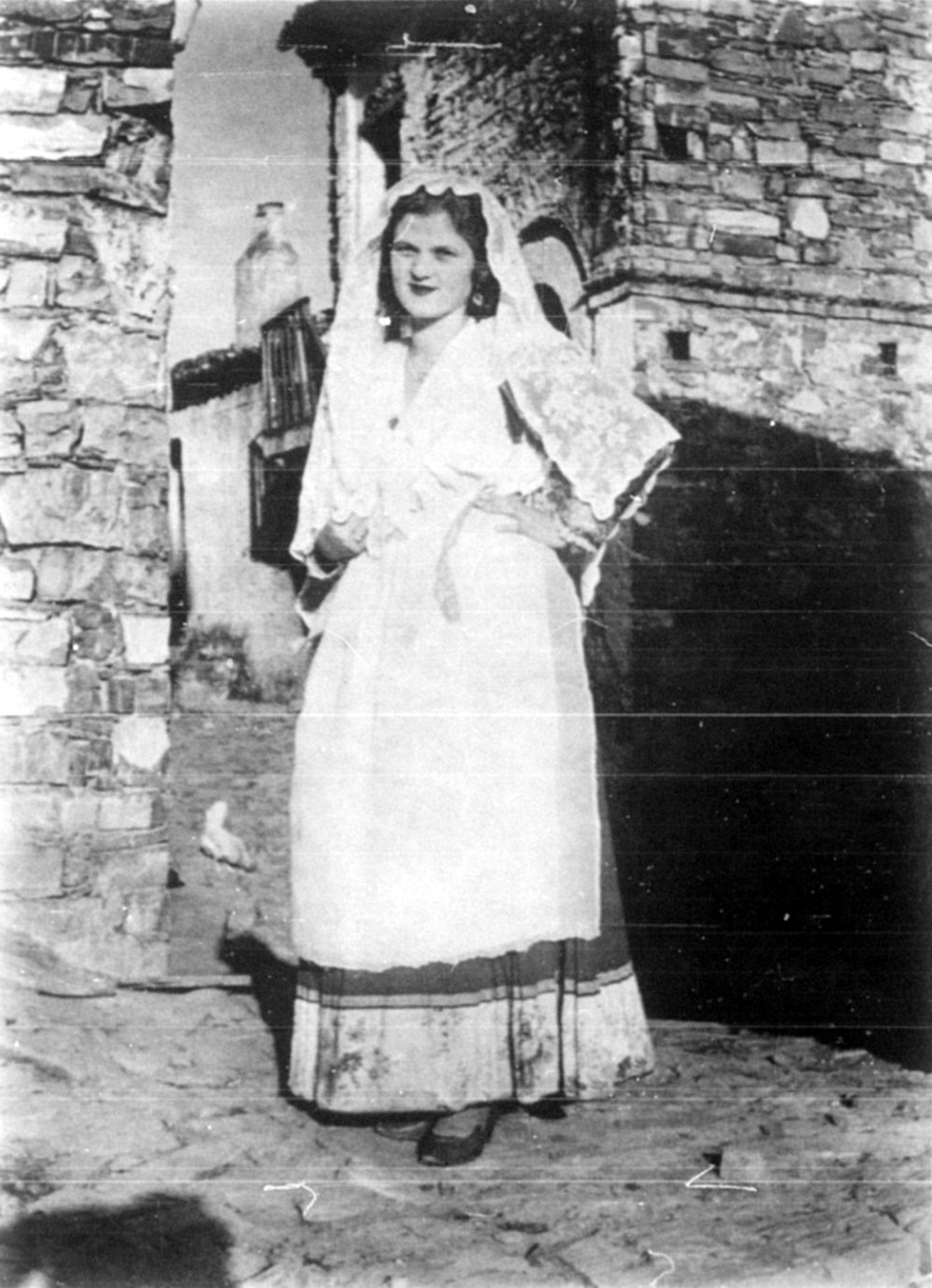 Women's festive costume of Castroregio.